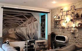 A Very Calm Loft In Bastille